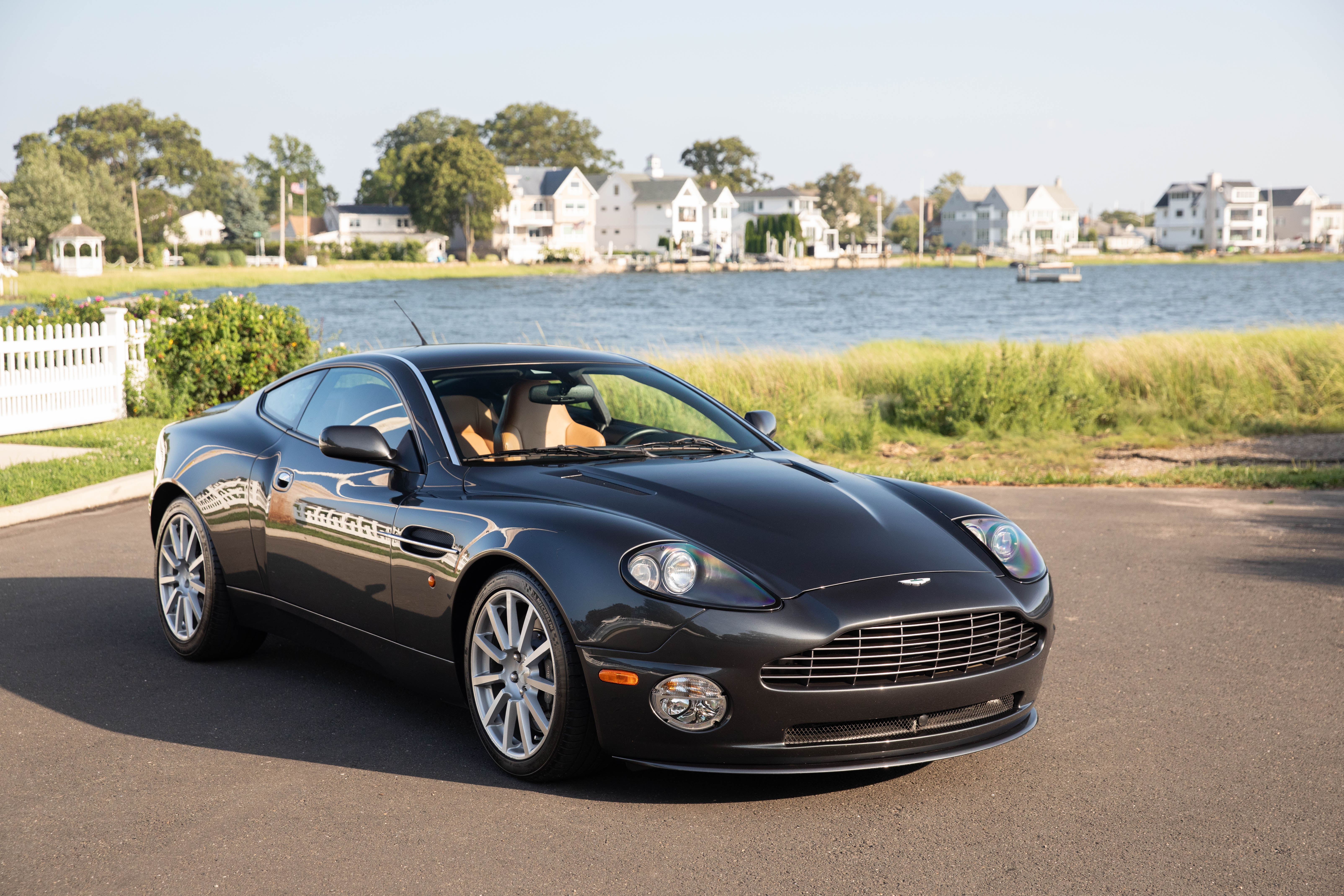 希少　VANQUISH 6 （S相当） 2006 Aston Martin V12 Vanquish S 6-Speed Manual Previously Sold